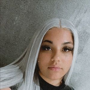 Meet your Posher, Talia